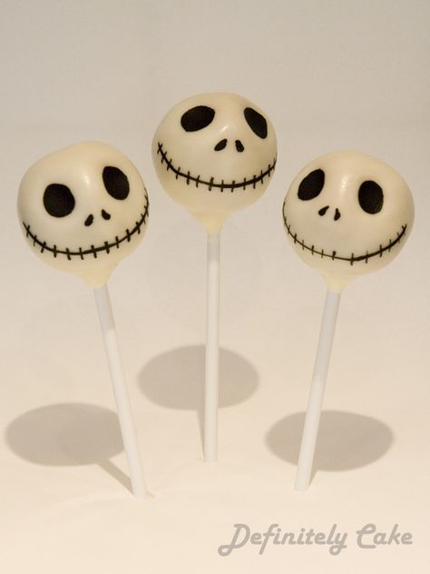 Jack Cake Pops, Jack Skellington Cake Pops, Cake Balls Halloween, Halloween Cakepops Ideas, Nightmare Before Christmas Cake Pops, Ghost Cake Pops, Cake Pops Halloween, Cakepops Ideas, Halloween Cakepops