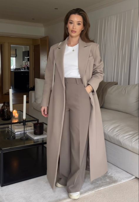 Long Dress Work Outfit, Modest Office Outfits, Men Flare Pants, Grey Pants Outfit Men, Drake Outfits, Rock Concert Outfits, Concert Outfits Winter, Outfit Combat Boots, Flare Pants Outfit