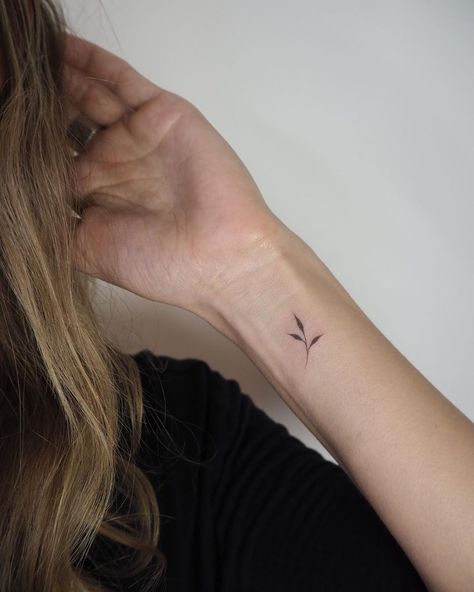 Tattoo Design For Hand, Lavender Tattoo, Boho Tattoos, Small Pretty Tattoos, Cute Tiny Tattoos, Lace Tattoo, Minimalist Tattoos, Subtle Tattoos, Feather Tattoos