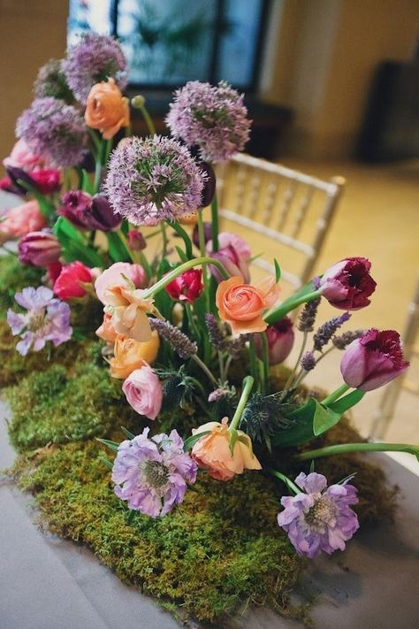 Woodland Wedding Flowers, Moss Centerpieces, Funky Flowers, Enchanted Woodland, Woodland Floral, Moss Decor, Garden Birthday, Floral Arrangements Diy, San Francisco Wedding