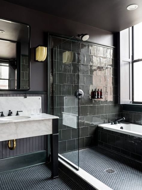 8 Tricks to Steal from Hotel Bathrooms | construction2style Hotel Bathroom Design, Black And White Bathroom, Bilik Air, Bad Inspiration, Bathtub Design, Art Deco Decor, Ace Hotel, Hotel Bathroom, Free Standing Bath Tub