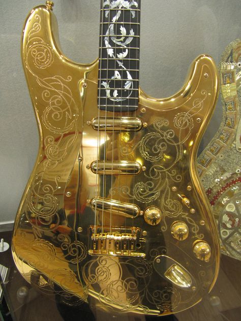 Fender Guitar Factory custom gold body | Mr. Littlehand | Flickr Gold Guitar, Online Guitar Lessons, Stratocaster Guitar, Unique Guitars, Kirk Douglas, Cool Electric Guitars, Fender Guitar, John Denver, Fender Custom Shop