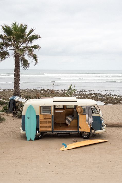 Combi Hippie, Surfer Lifestyle, Vans Surf, Surf Aesthetic, Road Trip Camping, Kombi Home, Combi Volkswagen, Beach Cars, Surf Vibes