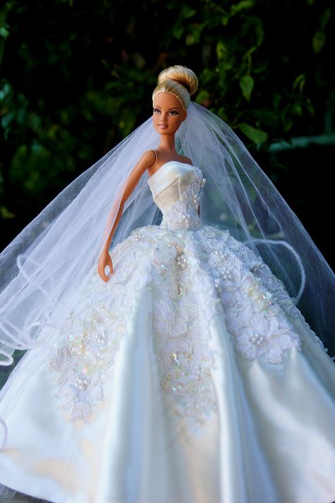 by Barbie Dress 2014 via flickr.  ../..1..3 qw Doll Wedding Dress, Barbie Dollhouse, Easter Dresses For Toddlers, Barbie Bridal, Barbie Wedding Dress, Wedding Doll, Barbie Bride, Wedding Dress Patterns, Barbie Wedding