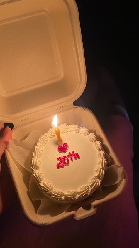 Mini 20th Birthday Cake, 20 Yo Birthday Cake, 20birthday Ideas, Happy Birthday 20th Birthday, Birthday Cake For 20th Birthday, 20years Birthday, Birthday Cake 20th Girl, Cake For 20th Birthday, Birthday 20 Aesthetic