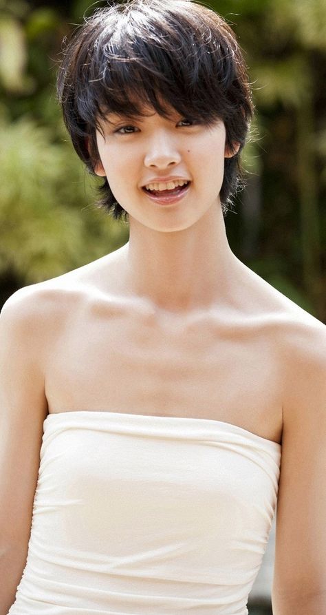 Ayame Goriki Ayame Goriki, Androgynous Haircut, Asian Short Hair, Girl Artist, Asian Beauty, Pretty People, Short Hair, Womens Hairstyles, Cool Hairstyles