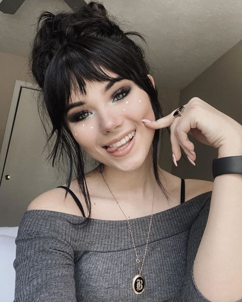 Nonsalemwitch Claire, Claire Estabrook, Free Hairstyle, Goth Hair, Hairstyle Trends, Hairstyle Ideas, How To Make Your, Hairstyles With Bangs, Dark Hair