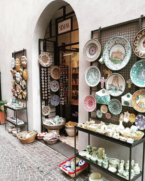 Where To Buy Ceramics In Italy Social Pottery, Best Places In Italy, Pottery Display, Shopping In Italy, Italian Interior Design, Italian Interior, Places In Italy, Summer 2025, Hand Painted Pottery