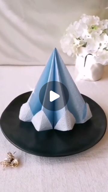 Table Napkin Folding Ideas, Folding Serviettes Paper, Paper Serviette Folding Ideas, How To Fold Paper Napkins, Paper Napkins Ideas, Serviette Folding Ideas, Napkins Folding Ideas, Paper Napkin Folding Ideas, Creative Napkin Fold