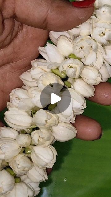 Rangoli With Flowers, Flower Rangoli Designs, Flower Jewelry Diy, Flower Garland Diy, Simple Flower Rangoli, Garland Making, Flowers Rangoli, How To Make Garland, Flower Jewelry Designs