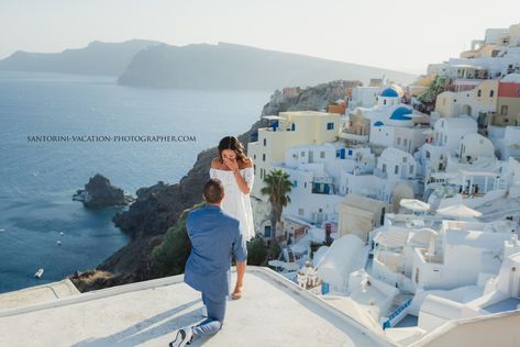 Greece Proposal Santorini, Santorini Proposal Ideas, Proposal Ideas Greece, City Proposal Ideas, Proposal Abroad, Greece Engagement Photos, Proposal Santorini, Europe Proposal, Caribbean Proposal