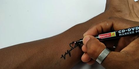 How to Make a DIY Temporary Tattoo Using a Pen and Toothpaste Pen Ink Tattoo, Easy Tattoos To Draw, Tattoos About Mom, Make Temporary Tattoo, Easy Tattoos, Tattoos Cross, Drawing Tattoo, Home Tattoo, Waterproof Eyeliner