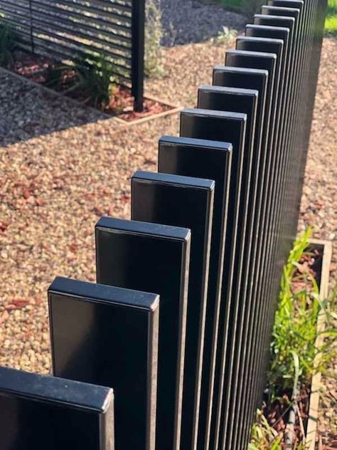 Aluminum Fence Ideas, Slatted Fence Panels, Outdoor Privacy Screens, Steel Fence Panels, Aluminium Fence, Modern Fence Design, Timber Fencing, Front Fence, Steel Fence