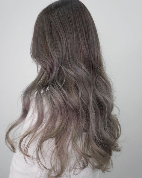 What's your take on the long-running #GrannyHair trend? What's your take on the long-running #GrannyHair trend? Number76 Hair Salon created a french ash grey in balayage style for an ultra chic, sophisticated result accentuated in soft waves ✨✨ Brown Hair Color Curly, Cool Brown Hair Color, Hair Color Curly, Cool Brown Hair, Hair Colour Design, Granny Hair, Korean Hair Color, Ash Hair, Cool Brown