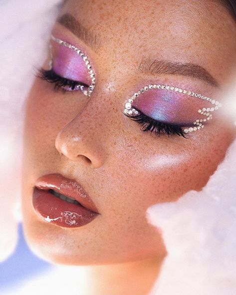 Concert Makeup Looks, Celestial Makeup, Sky Angel, Slay Makeup, Funky Makeup, Concert Makeup, Indie Makeup, Carnival Makeup, High Fashion Makeup