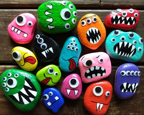 Monster painted rocks with googly eyes Things To Do With Googly Eyes, Painted Rocks With Googly Eyes, Rock Painting With Googly Eyes, Googly Eye Crafts Preschool, Monster Rocks Painted, Googly Eye Crafts Halloween, Pet Rocks For Kids, Crafts With Googly Eyes, Rocks With Googly Eyes