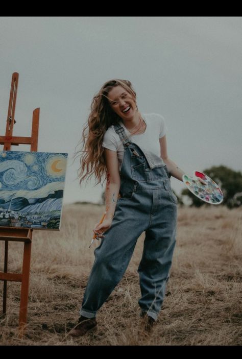 Artist Photoshoot With Painting, Painter Outfit Ideas, Hobby Senior Pictures, Artist Outfits Painter, Painting Inspired Photoshoot, Senior Pictures With Paint, Outdoor Painting Photoshoot, Painter Outfit Artists, Out Of The Box Senior Picture Ideas