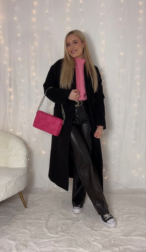 this is how i styled black and pink 💗🖤💗 Black And Pink Business Outfit, Black And Pink Outfit Ideas, Black And Pink Outfit, Pink And Black Outfit, Korea Outfit, Black Overcoat, Insta Poses, Work Fits, Pink Coat