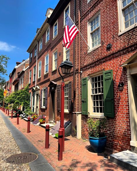 #philly #philadelphia #vacation #travel #history #alley #elfrethsalley Philadelphia Vacation, South Philly, Travel History, Vacation Travel, Philadelphia, History, Travel, Quick Saves