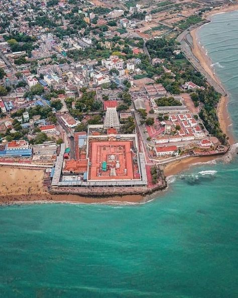 Thiruchendur Murugan Temple Tamil Nadu Thiruchendur Murugan, Plain Blue Background, Murugan Temple, History Dress, Spiritual Pictures, Temple India, Indian Temple Architecture, Blue Background Wallpapers, Ancient Indian Architecture