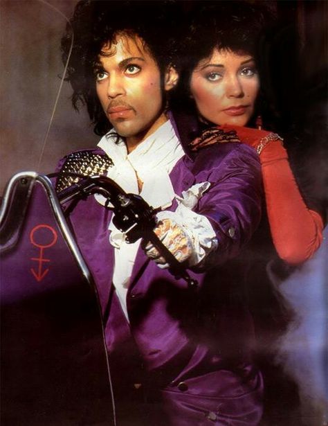 Prince and Applelonia - Purple Rain Apollonia Kotero, Black Cinema, Prince And The Revolution, Prince Musician, Rip Prince, Paisley Park, Prince Purple Rain, Fav Color, Roger Nelson