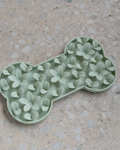 Dog Bone Enrichment Snuffle Mat #dogs #dogmom #pets #dogessentials #animals #amazon #ilovemydog. https://medium.com/p/a1725f6698b7. !!! Disclosure: This Pin uses affiliate links, which means I may earn a small commission when you click through(images) and make a purchase. Don’t worry, No cost for you! Designer Dog Accessories, Pets Stuff, Dog Equipment, Service Dogs Gear, Snuffle Mat, Dog Enrichment, Puppy Accessories, Pet Blog, Dog Essentials