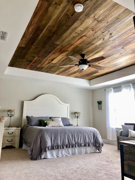 Rustic Tray Ceiling, Stained Shiplap Ceiling, Shiplap Ceiling Bedroom, Tray Ceiling Ideas Bedroom, Barndominium Bedroom, Wood Ceiling Bedroom, Wood Tray Ceiling, Rustic Wood Ceiling, Wood Ceiling Ideas