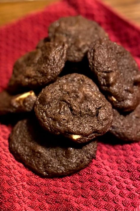 Is there any greater combination that chocolate and peppermint? They come together in an easy drop cookie! Chocolate Chip Peppermint Cookies, Drop Cookie, Peppermint Cookies, Drop Cookies, Snack Attack, Perfect Cookie, Double Chocolate, Vegetarian Chocolate, Come Together