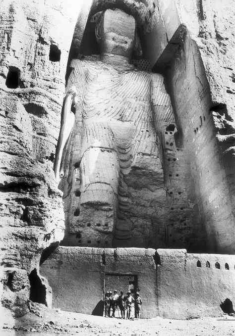 Bamiyan Afghanistan, Giant Buddha, Buddha Sculpture, Geometry Pattern, Ancient Mysteries, Ancient Aliens, Ancient Architecture, Buddhist Art, Ancient Cultures