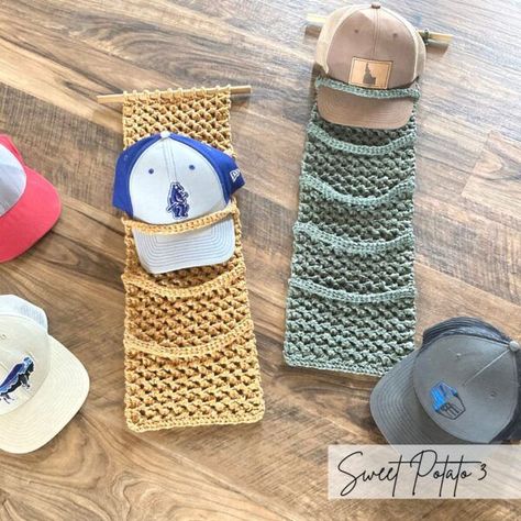 crochet pattern Crochet Hat Hanger, Crochet Hat Holder, Crochet Projects Clothes, Kids Crochet Projects, Crochet Baseball Hat, Baseball Cap Holder, Crochet Gifts Ideas, Easy Crochet Projects For Beginners, Baseball Cap Display