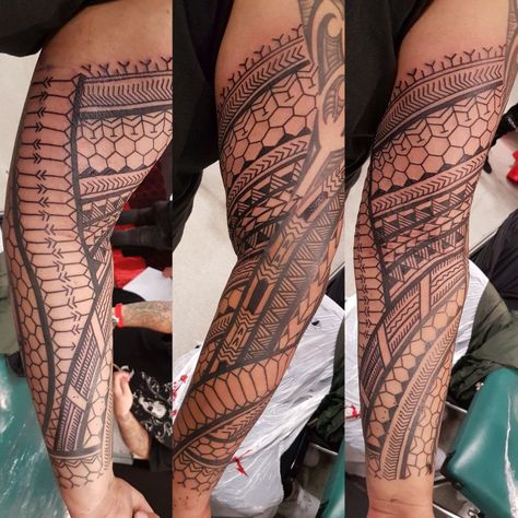 Kalinga Tattoo with Somoan structure Chris Higgins @ Higgins and co Kalinago Tattoo, Kalinga Tattoo, Tat Ideas, Photography Illustration, Tattoos With Meaning, Body Art Tattoos, Polynesian Tattoo, Old And New, Tatting