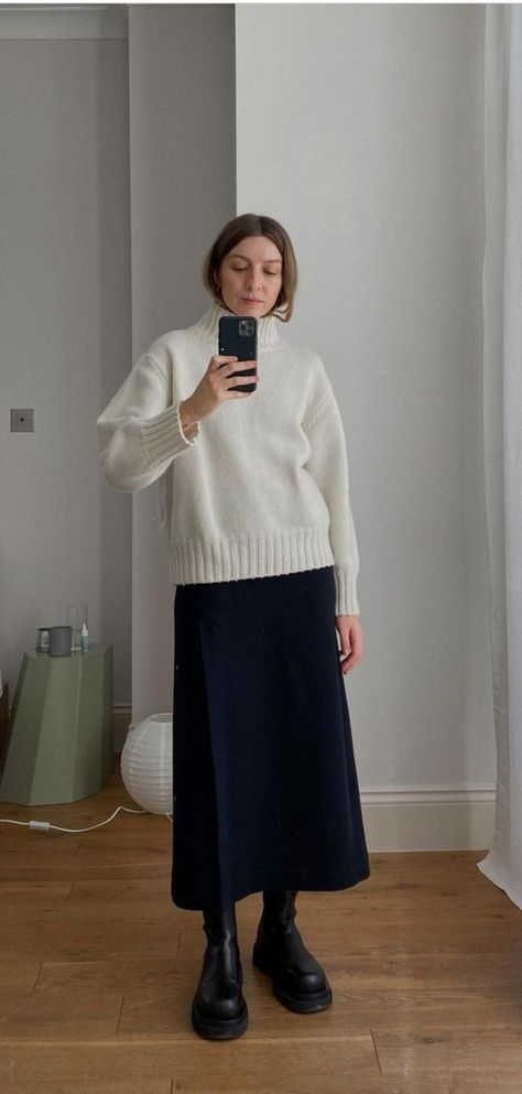 Midi Dress And Jumper Outfit, Midi Skirt Autumn Outfit, Long Skirt Autumn Outfit, Long Skirt Work Outfit, Jumper Over Dress, Midi Skirt Work Outfit, Work Outfit Skirt, Skirt Midi Outfit, Outfits With Midi Skirts