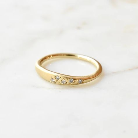 Oval Wedding Band, Unique Gold Rings, Gold Bride Jewelry, Gold Rings Fashion, Gold Ring Designs, Bridal Gold Jewellery Designs, Gold Earrings Designs, Jewelry Design Necklace, Bridal Gold Jewellery