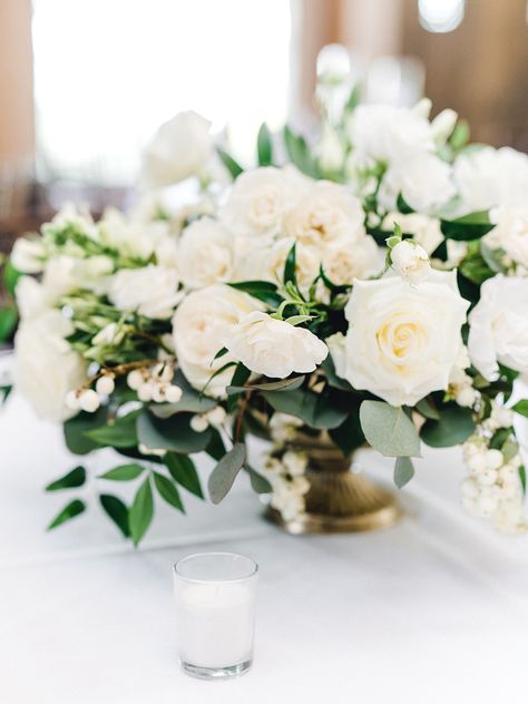 White and greenery floral centerpiece wedding Wedding Centerpieces Greenery, Centerpieces Greenery, White Rose Centerpieces, White Flower Centerpieces, White Wedding Decor, White Floral Centerpieces, Green Centerpieces, Low Centerpieces, White Centerpiece