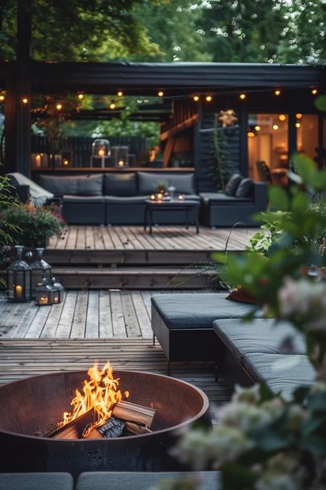 Cozy Deck Ideas with Firepit for Your Home Relaxing Deck Ideas, Fireplace On Deck Outdoor, Fire Pit In Deck, Cozy Deck Ideas, Patio Firepits, Black Decking Ideas, Fire Pit On Wood Deck, Back Deck Ideas, Small Deck Ideas