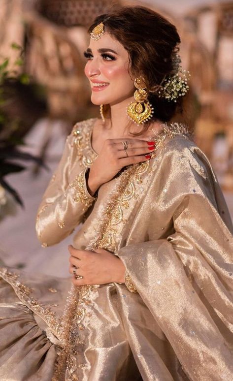 Bride Dress Simple, Desi Wedding Dresses, Nikkah Dress, Bridal Dresses Pakistan, Pakistani Fancy Dresses, Pakistani Fashion Party Wear, Bridal Dress Fashion, Pakistani Bridal Dresses, Simple Pakistani Dresses