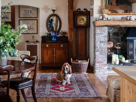 From henhouse to family home: a thatched cottage in Ireland Traditional Irish Cottage Interiors, Old Irish Cottage Interiors, Irish Homes Interior, Irish Cottage Interiors, Irish Farmhouse, Ireland Cottage, Support Beams, Irish Cottage, Old Irish