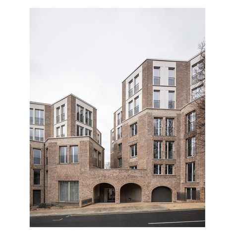 Johan Dehlin on Instagram: “Hampstead mansion block - Sergison Bates, London, 2022 @stephengeoffreybates @jonathansergison #architecture #architecturephotography” Sergison Bates, Urban Courtyards, London 2022, Urban Housing, Barn Renovation, Tower House, Brick Architecture, Precast Concrete, Architectural Practice