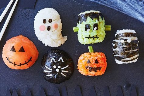 Halloween Sushi, Sushi Halloween, Sushi Balls, Creative Halloween Treats, Sushi Ideas, Healthy Halloween Food, Orange Food Coloring, Healthy Halloween, Bento Recipes