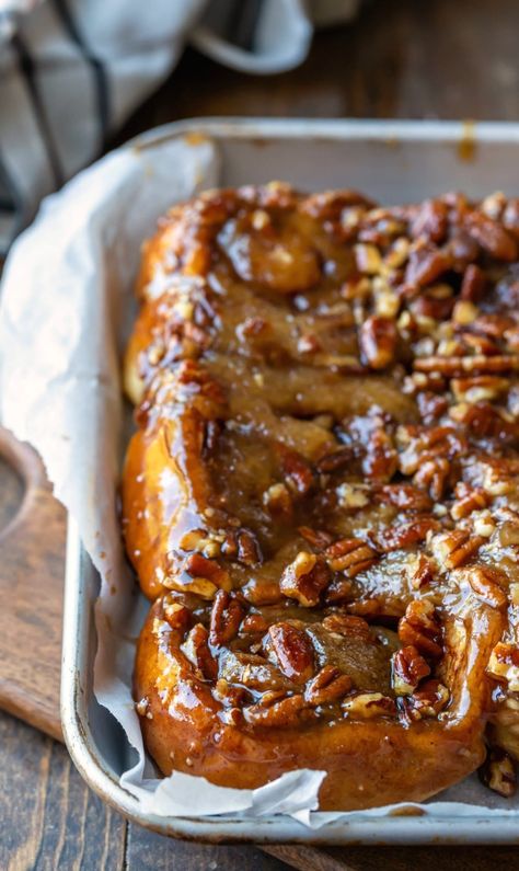 Easy sticky buns on a parchment paper-lined sheet pan Easy Sticky Bun Recipe, Homemade Sticky Buns, Easy Sticky Buns, Caramel Sticky Buns, Cinnamon Sticky Buns, Baked Broccoli, Sticky Bun, Best Mac N Cheese Recipe, Sticky Buns Recipes