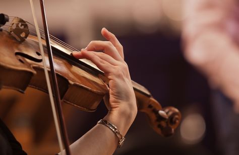 Violin Photography, Violin Art, The Violin, Violin Music, Hand Reference, Musica Rock, Body Awareness, Close Up Photography, Music Aesthetic