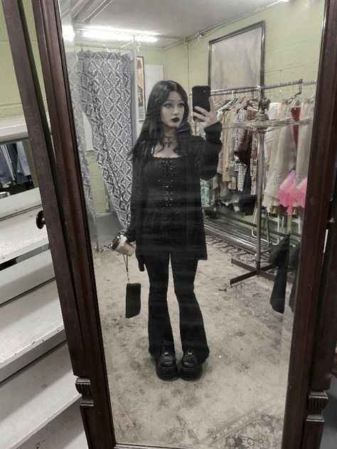 All Black Outfit Professional, Casual Goth Dress Outfit, Midwest Gothic Aesthetic Outfits, Simple Goth Style, Black Grunge Outfit Aesthetic, School Appropriate Goth Outfits, Oversized Goth Outfits, Beginner Goth Outfits, Goth Blazer Outfit