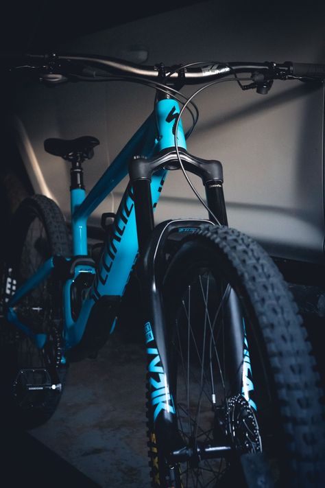 2021 Specialized Enduro Comp full suspension mountain bike Mountain Bike Color Ideas, Trinx Bikes, Specialized Mountain Bikes, Specialized Enduro, Full Suspension Mtb, Mountain Biking Women, Full Suspension Mountain Bike, Bike Aesthetic, Bicycle Mountain Bike