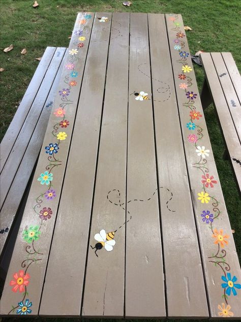 Painted Picnic Table Ideas Fun, Garden Table Painting Ideas, Sunflower Picnic Table, Painting Benches Ideas Outdoor, Kids Picnic Table Paint Ideas, Painting Ideas Outdoors, Painted Bench Ideas, Painted Picnic Table Ideas, Painted Benches Outdoor