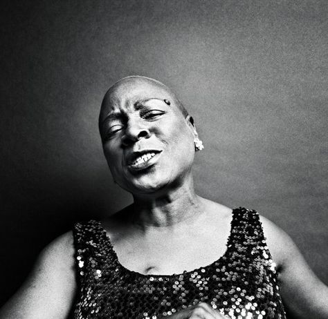 true beauty, true talent. Sharon Jones. Sharon Jones, Vintage Black Glamour, Music Pics, Sing To Me, Soul Music, Love Blue, Girls Rock, Studio Album, Music Is Life