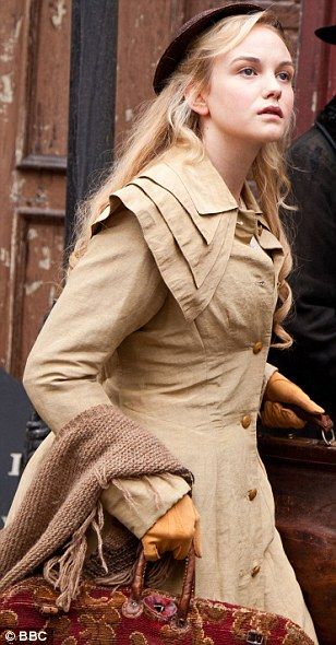 Joanna Vanderham (Denise in BBC's The Paradise) Another Time Period series in a Department Store.. The Paradise Bbc, Masterpiece Theater, Bbc Drama, Period Movies, Costume Drama, Bbc One, Period Costumes, British Tv, The Paradise