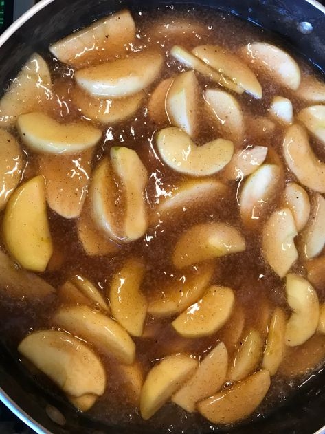 Bourbon Apple Pie Filling Recipe for Canning - MonteGatta Farm Bourbon Apple Pie Filling, Amish Apple Pie Filling Canning, Bourbon Apple Butter, Boston Market Apples Recipe, Bourbon Apples, Cranberry Pie Filling, Stewed Apples Recipe, Infused Desserts, Bourbon Apple Pie