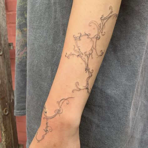 Earthy Arm Tattoos, Vine Hand Tattoo, Mood Pictures, Earthy Tattoos, Close Up Pics, Discreet Tattoos, Dainty Tattoos, Tattoo Flash Art, Dream Tattoos