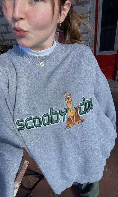 Scooby Doo Sweatshirt, Scooby Doo Grad Cap, Scooby Doo Clothes, Scooby Doo Outfits, Scooby Doo Vintage, Scooby Doo Aesthetic, Scooby Doo Mystery Incorporated, Scooby Doo Mystery, Vintage Crewneck Sweatshirt