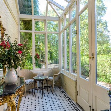 Edwardian Sunroom, Green House Sitting Area, Small Conservatory Ideas Interior Design, Tiny Conservatory, Mini Conservatory, Small Conservatory Interiors, Conservatory Ideas Interior Decor, Conservatory Ideas Interior, Small Conservatory Ideas